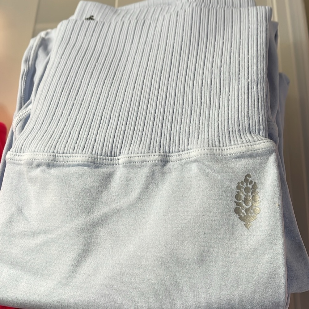 Free People Good Karma Leggings in Clear Breeze (light blue) BNWOT - Picture 6 of 7